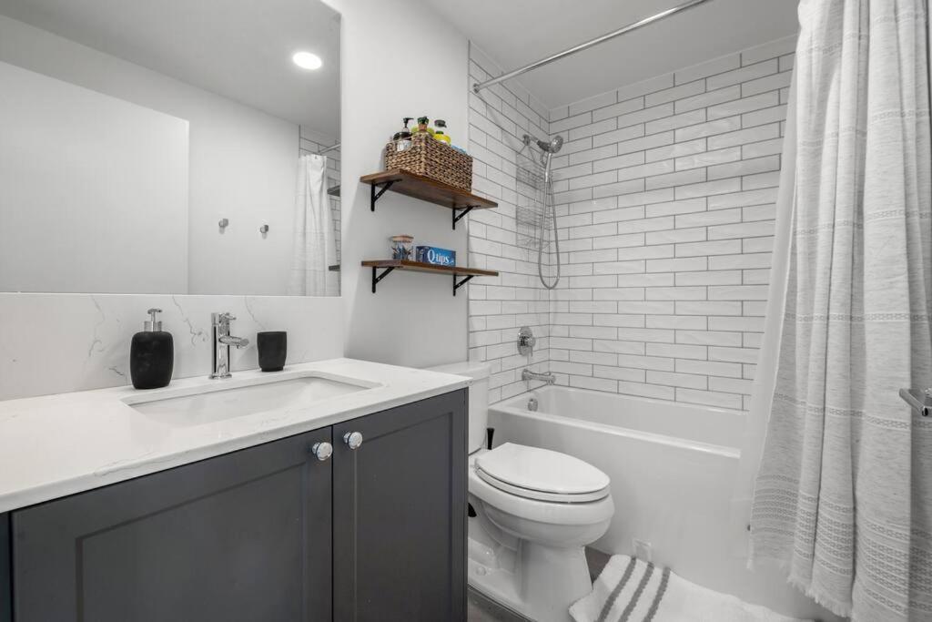 Chic 1Br Kensington Unit W/Parking Apartment YYC Екстериор снимка